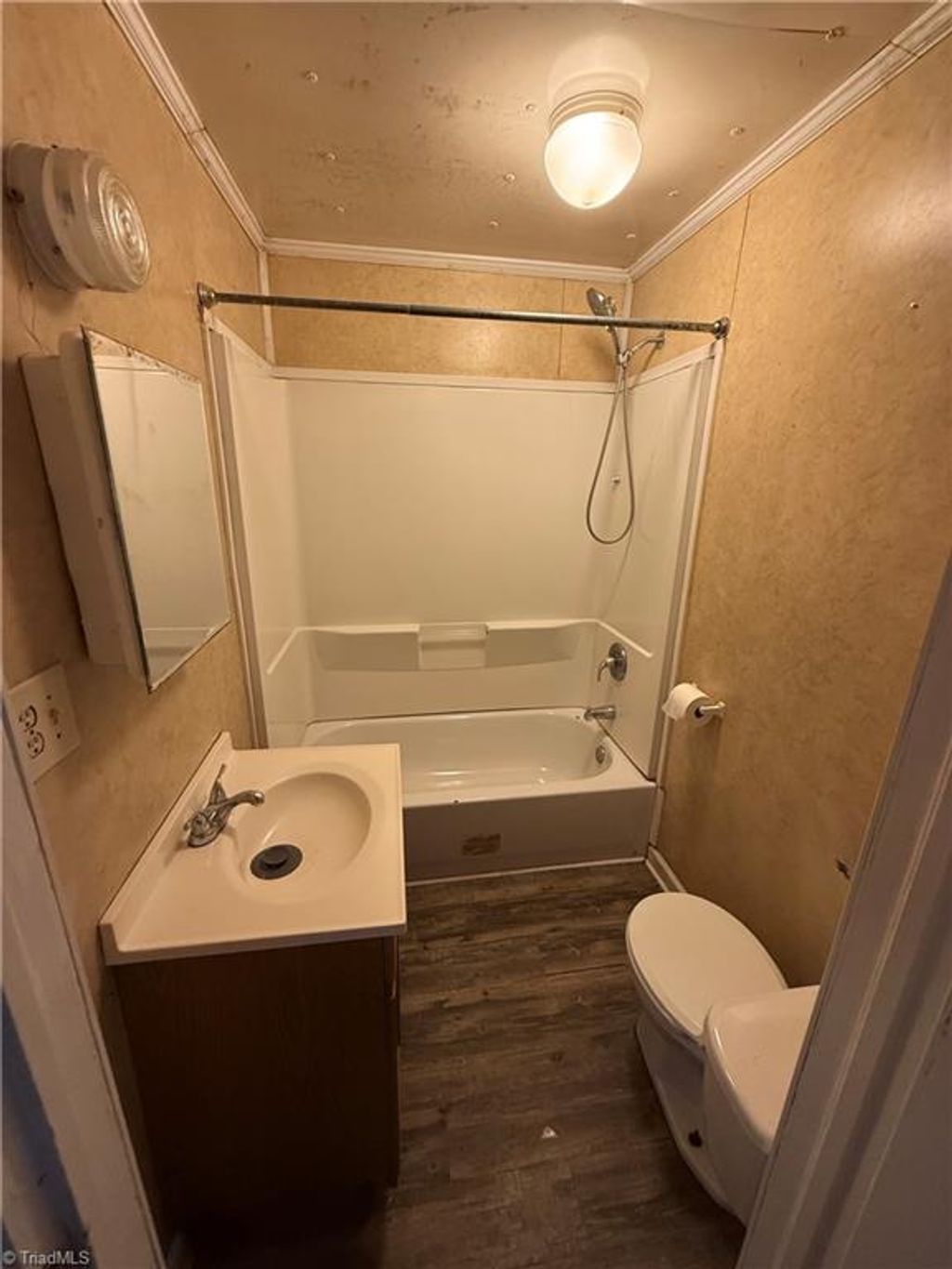 Photo of 908 W Lee Avenue, Yadkinville, NC 27055 (MLS # 1221849)