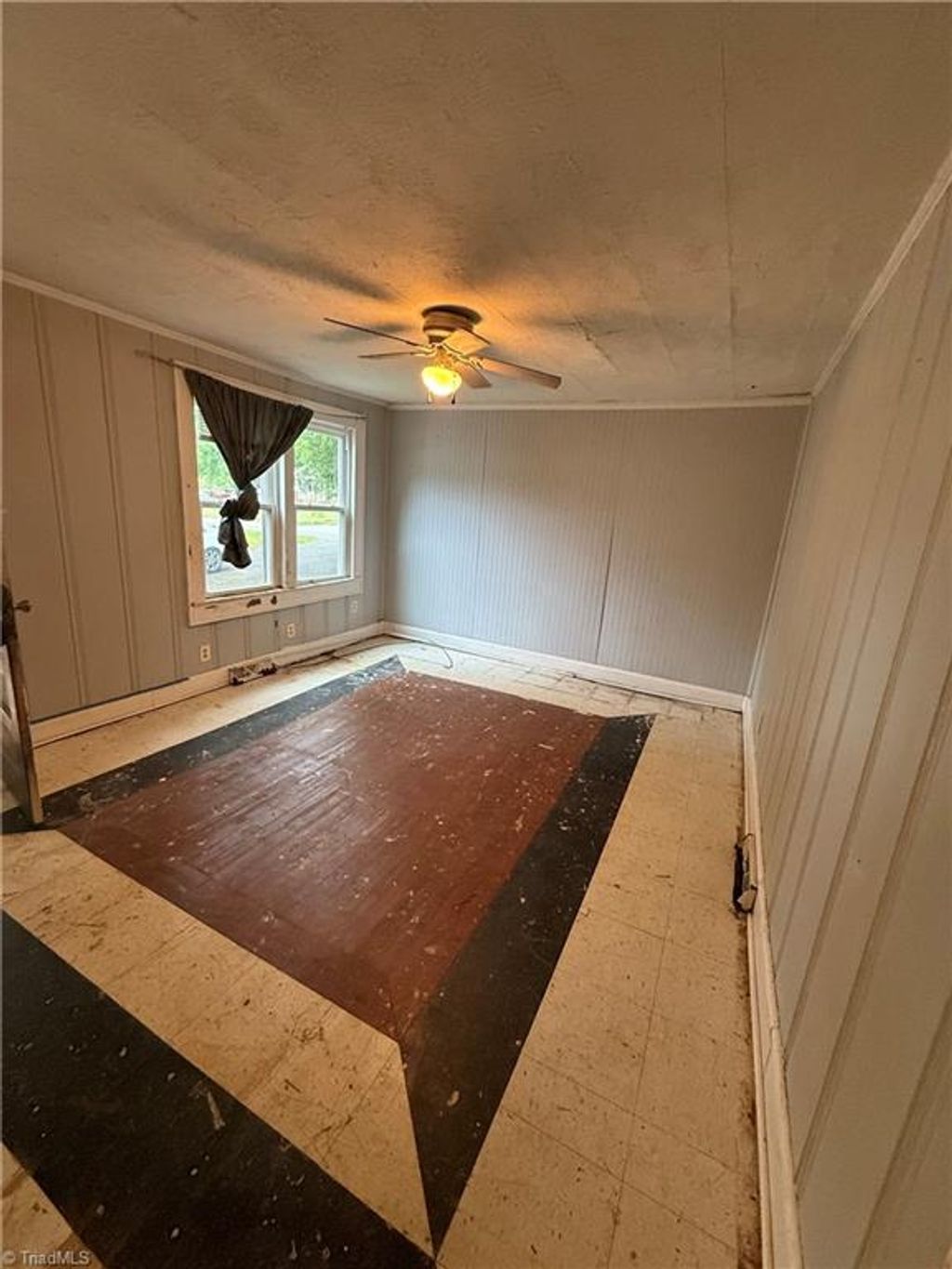 Photo of 908 W Lee Avenue, Yadkinville, NC 27055 (MLS # 1221849)