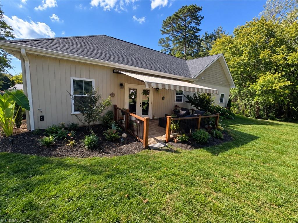 Photo of 110 N Pineland Avenue, Jonesville, NC 28642 (MLS # 1238472)