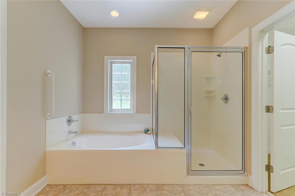 Greensboro, North Carolina 27406, United States, 3 Bedrooms Bedrooms, ,2 BathroomsBathrooms,Residential,Active,170058