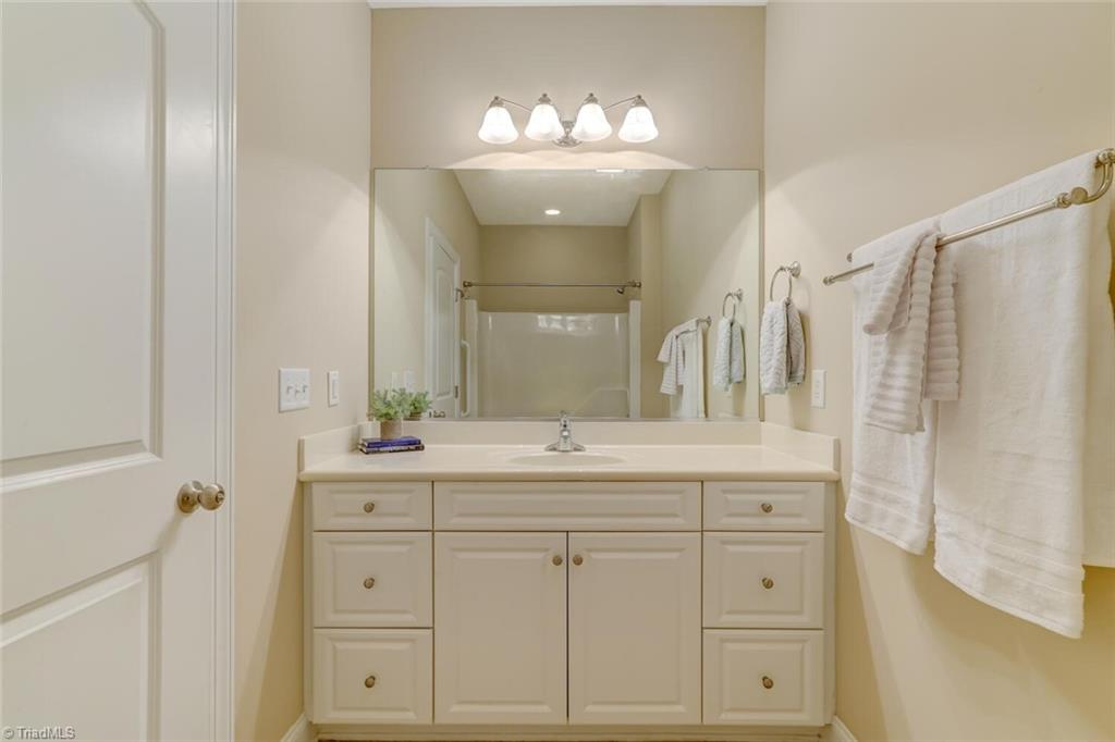 Greensboro, North Carolina 27406, United States, 3 Bedrooms Bedrooms, ,2 BathroomsBathrooms,Residential,Active,170058