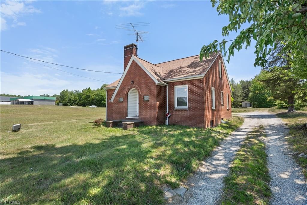 Photo of 5358 Gumtree Road, Winston-Salem, NC 27107 (MLS # 1218465)