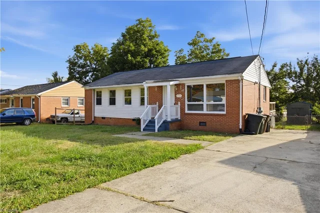 1706 Longfellow Street, photo 2 of 25