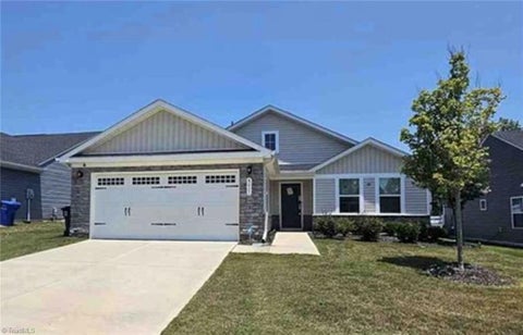 Homes For Sale - 8611 Kenridge Lane<br/> Harnett County, Fuquay-Varina, NC 27526
