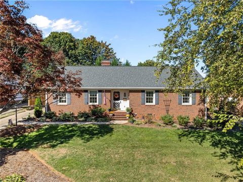 2910 New Hanover Drive Greensboro NC 27408