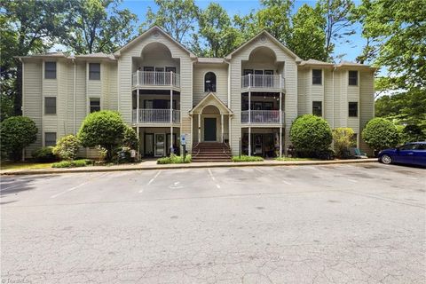 Condo For Sale - 5934 W Friendly Avenue #J<br/> Greensboro, NC 27410