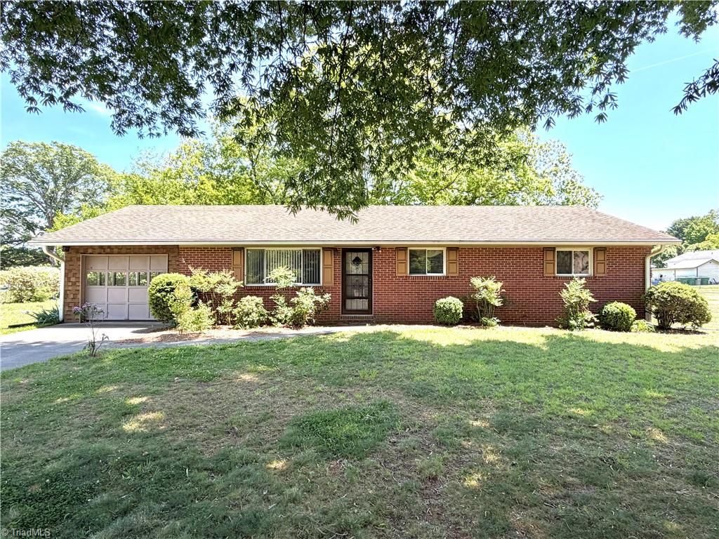 Photo of 531 Lawrence Ridge RDG, Lewisville, NC 27023 (MLS # 1218429)
