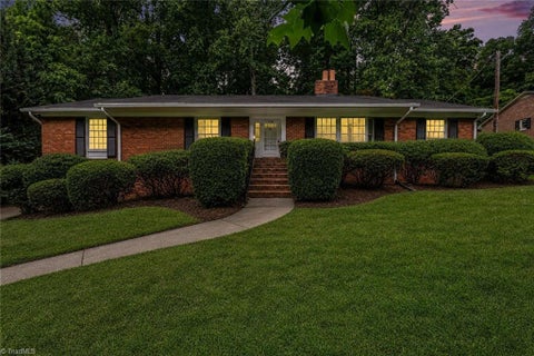 Homes For Sale - 1128 Partridge Lane<br/> Winston-Salem, NC 27106