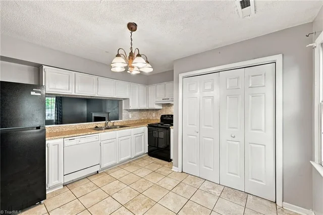 5500 Richland Street Unit A, photo 4 of 38