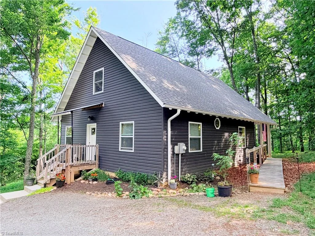 74 Forest Lane, Ennice, NC, 28623