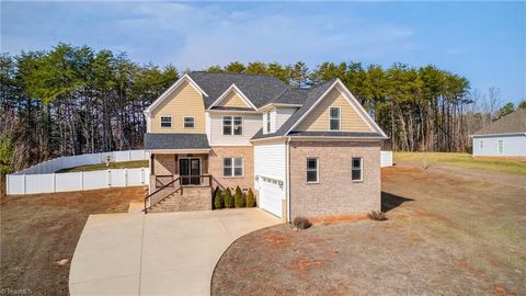 7507 Bentridge Forest Drive Kernersville NC 27284