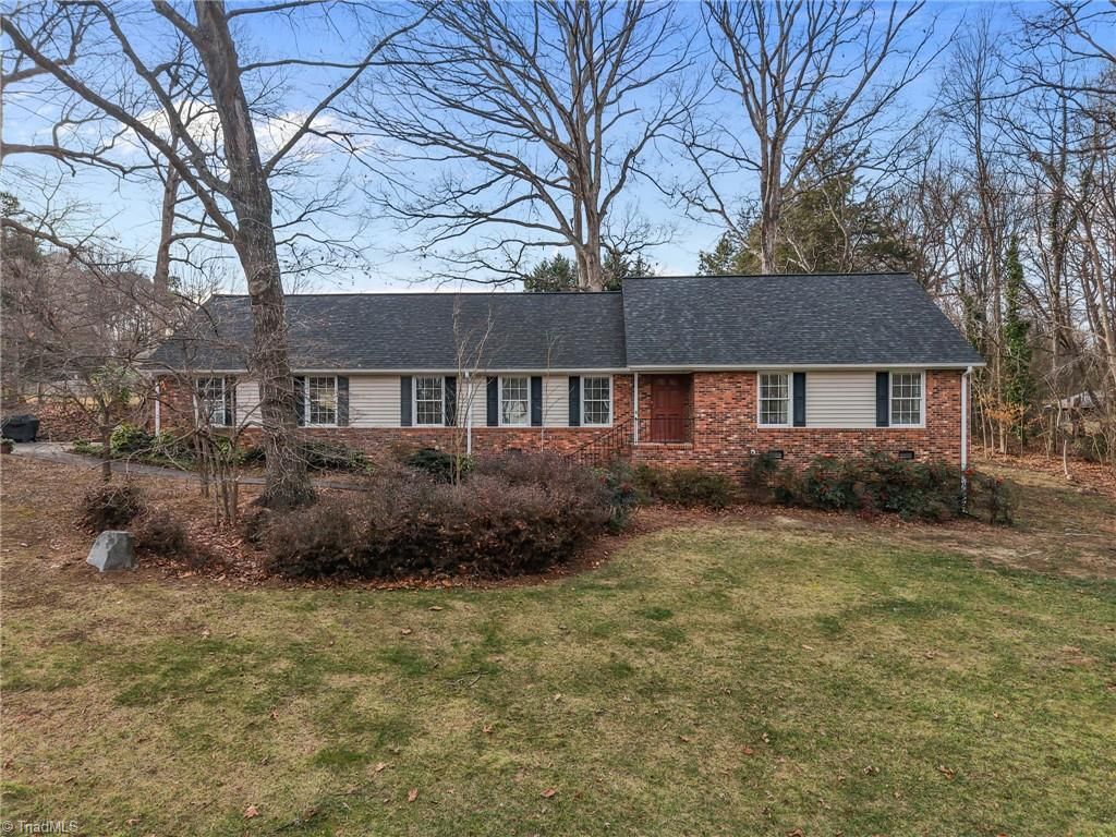 Photo of 404 Hassellwood Drive, Jamestown, NC 27282 (MLS # 1209107)