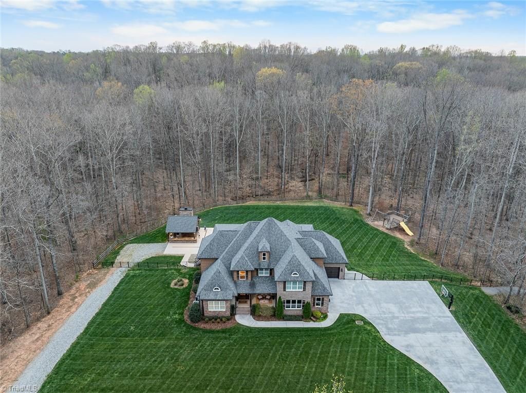 Photo of 333 Punkin Ridge Lane, Winston-Salem, NC 27107 (MLS # 1213892)