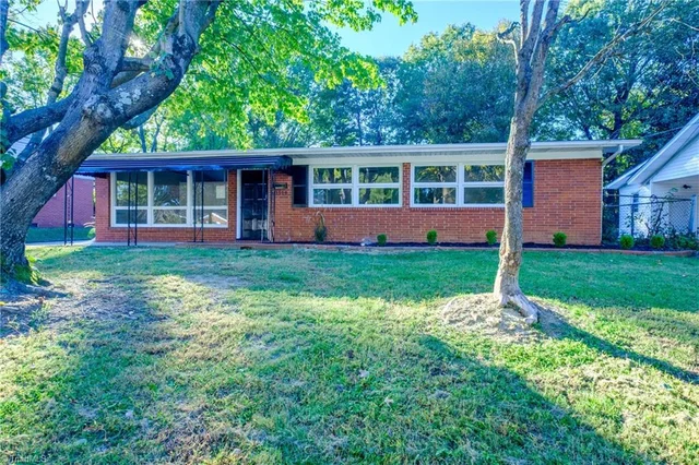 1514 Dunbar Street, photo 2 of 33