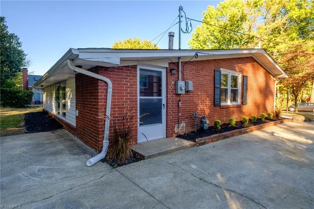 1514 Dunbar Street, photo 4 of 33