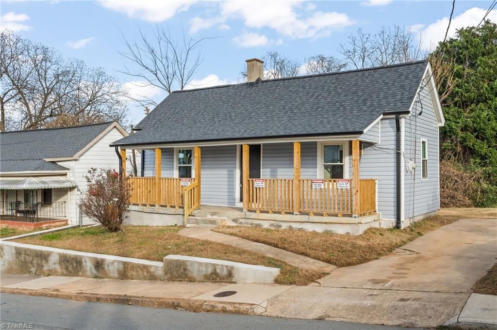 Photo of 511 N Dunleith Avenue, Winston-Salem, NC 27101 (MLS # 1203521)