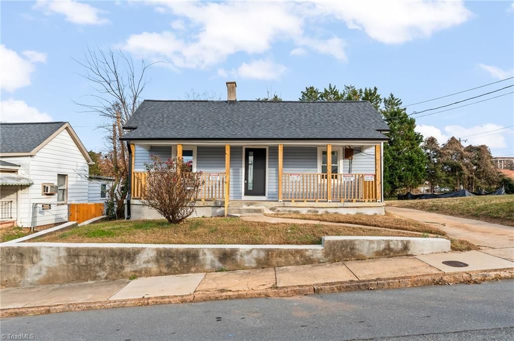 Photo of 511 N Dunleith Avenue, Winston-Salem, NC 27101 (MLS # 1203521)