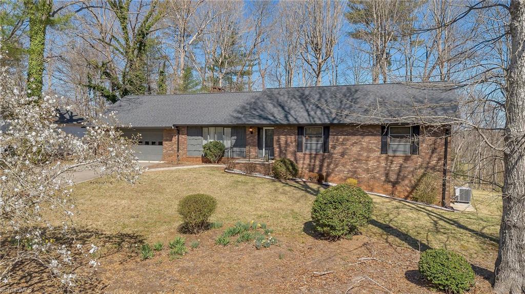 207 Cedar Lane, North Wilkesboro, North Carolina image 2