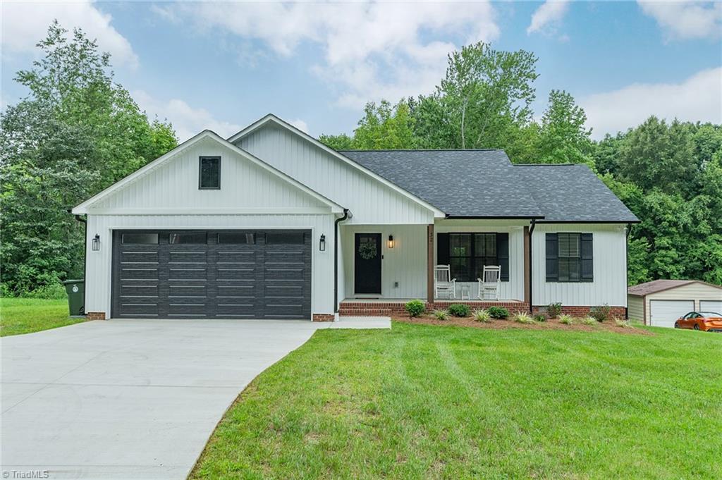Photo of 32 Ranchor Drive, Thomasville, NC 27360 (MLS # 1230102)