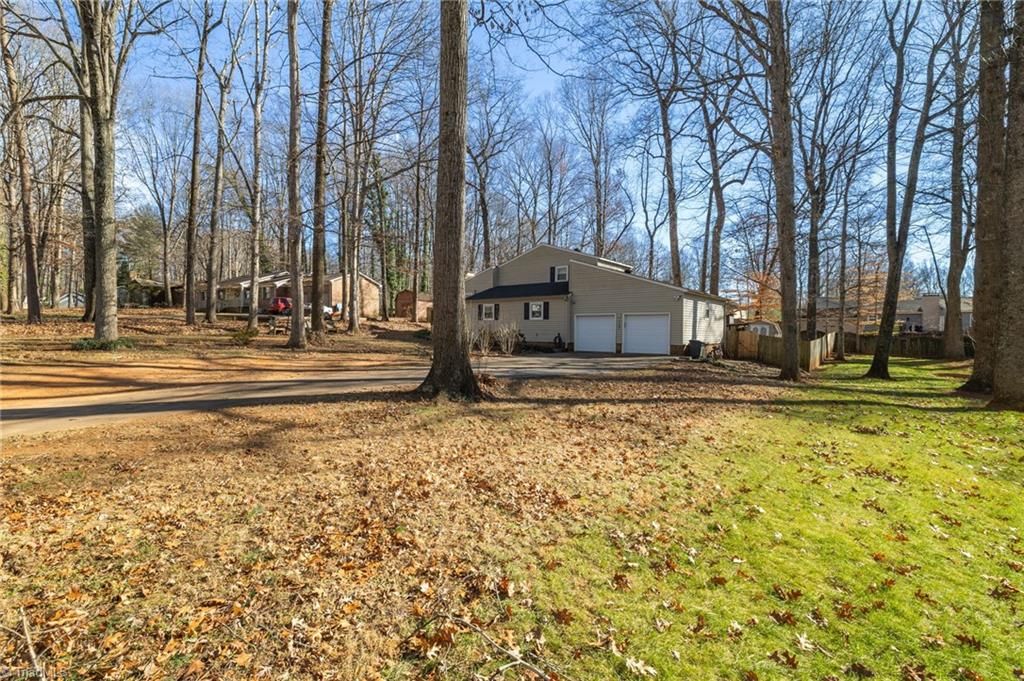 Photo of 7157 Mantlewood Lane, Kernersville, NC 27284 (MLS # 1204957)