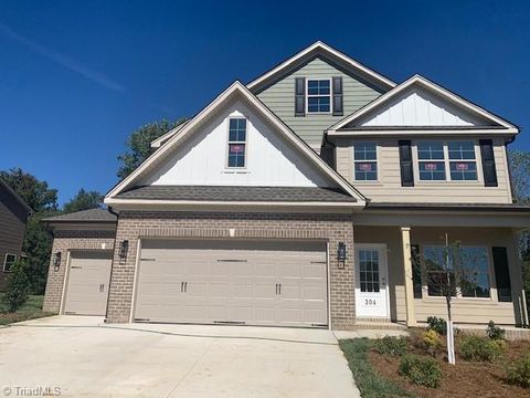 Homes For Sale - 204 Royal Pines Drive<br/> Trinity, NC 27370