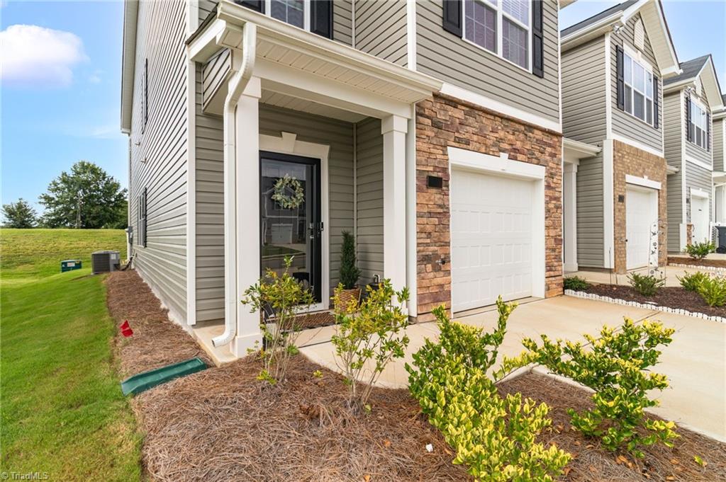 Photo of 1196 Evelynnview Lane, Kernersville, NC 27284 (MLS # 1229474)