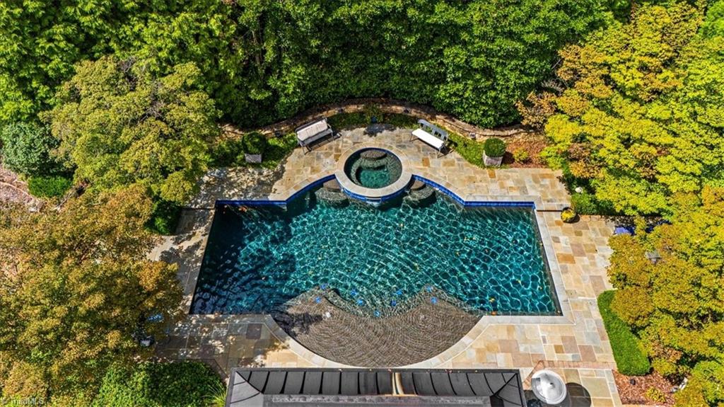 Greensboro, North Carolina 27408, United States, 6 Bedrooms Bedrooms, ,7 BathroomsBathrooms,Residential,Active,216272