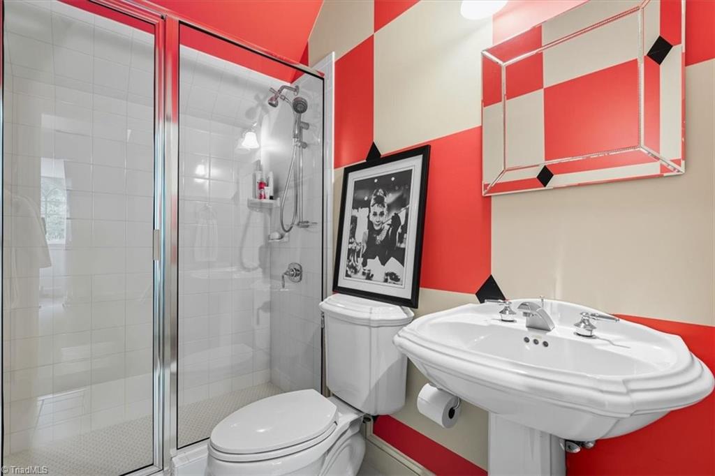 Greensboro, North Carolina 27408, United States, 6 Bedrooms Bedrooms, ,7 BathroomsBathrooms,Residential,Active,216272