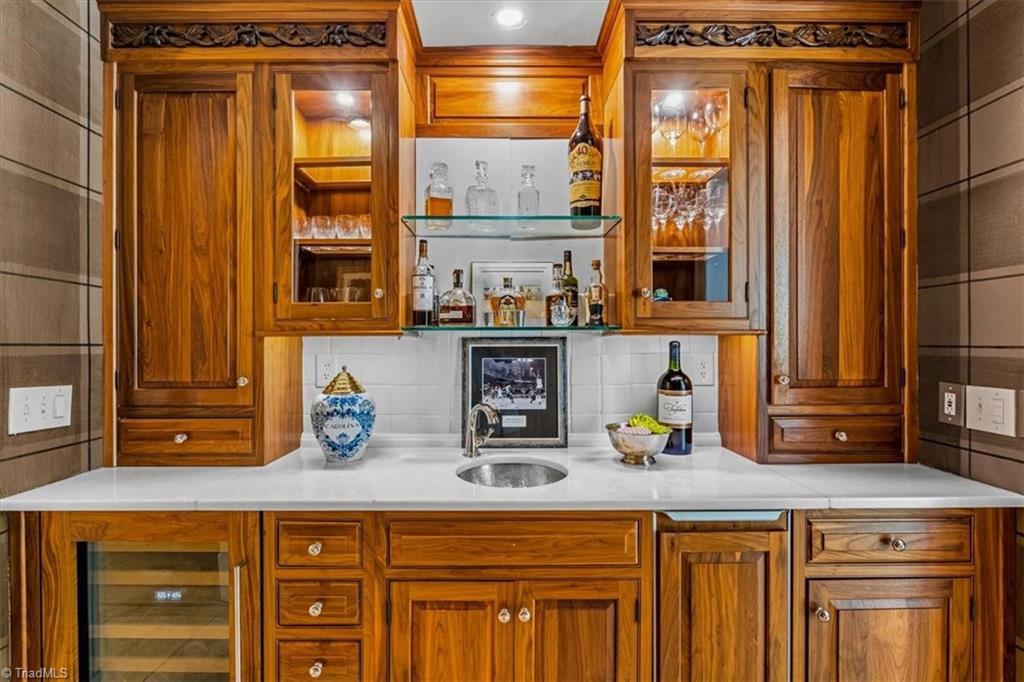 Greensboro, North Carolina 27408, United States, 6 Bedrooms Bedrooms, ,7 BathroomsBathrooms,Residential,Active,216272