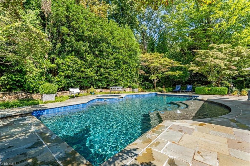 Greensboro, North Carolina 27408, United States, 6 Bedrooms Bedrooms, ,7 BathroomsBathrooms,Residential,Active,216272