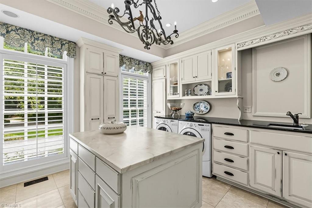 Greensboro, North Carolina 27408, United States, 6 Bedrooms Bedrooms, ,7 BathroomsBathrooms,Residential,Active,216272