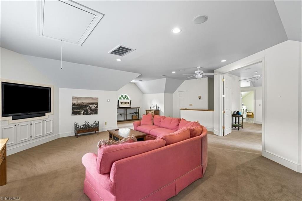 Greensboro, North Carolina 27408, United States, 6 Bedrooms Bedrooms, ,7 BathroomsBathrooms,Residential,Active,216272