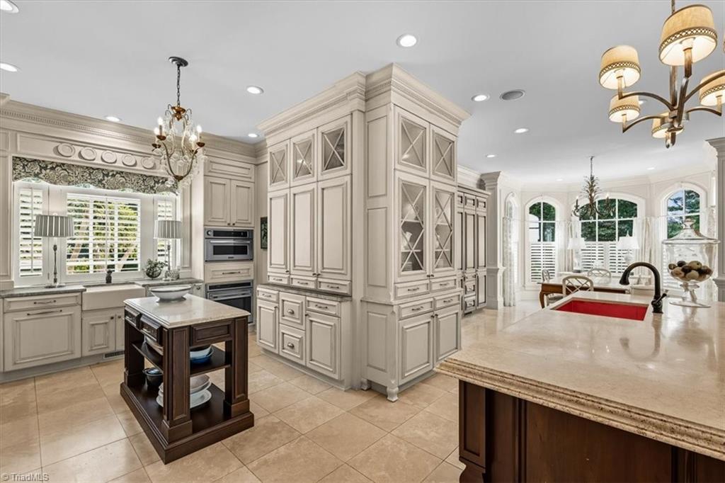 Greensboro, North Carolina 27408, United States, 6 Bedrooms Bedrooms, ,7 BathroomsBathrooms,Residential,Active,216272