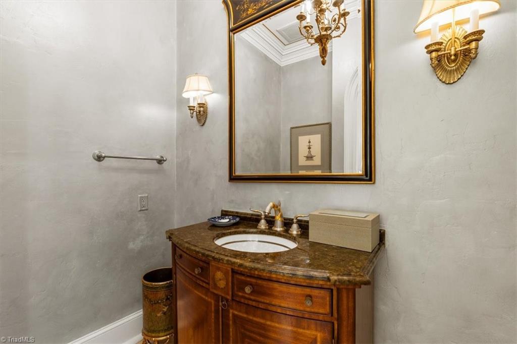 Greensboro, North Carolina 27408, United States, 6 Bedrooms Bedrooms, ,7 BathroomsBathrooms,Residential,Active,216272