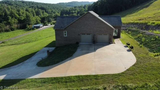 2093 Champion Road, photo 4 of 49
