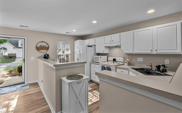 820 Creek Crossing Trail, photo 5 of 48