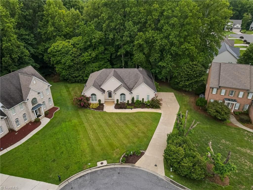 Photo of 3003 Lodge Drive, Jamestown, NC 27282 (MLS # 1227495)