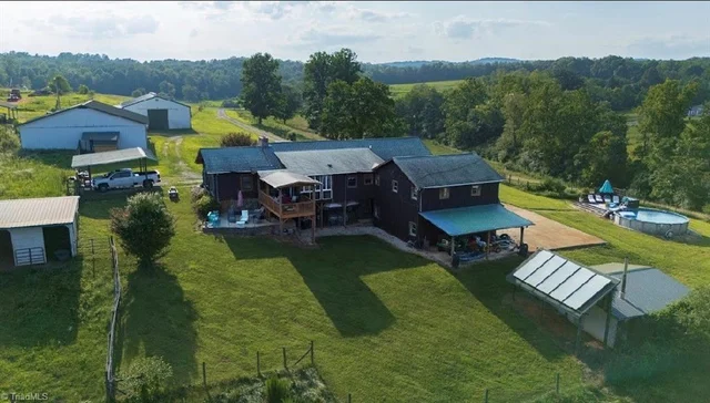 300 Tom Hunter Road, photo 5 of 50