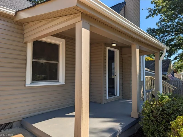 207 Springfield Road, photo 4 of 33