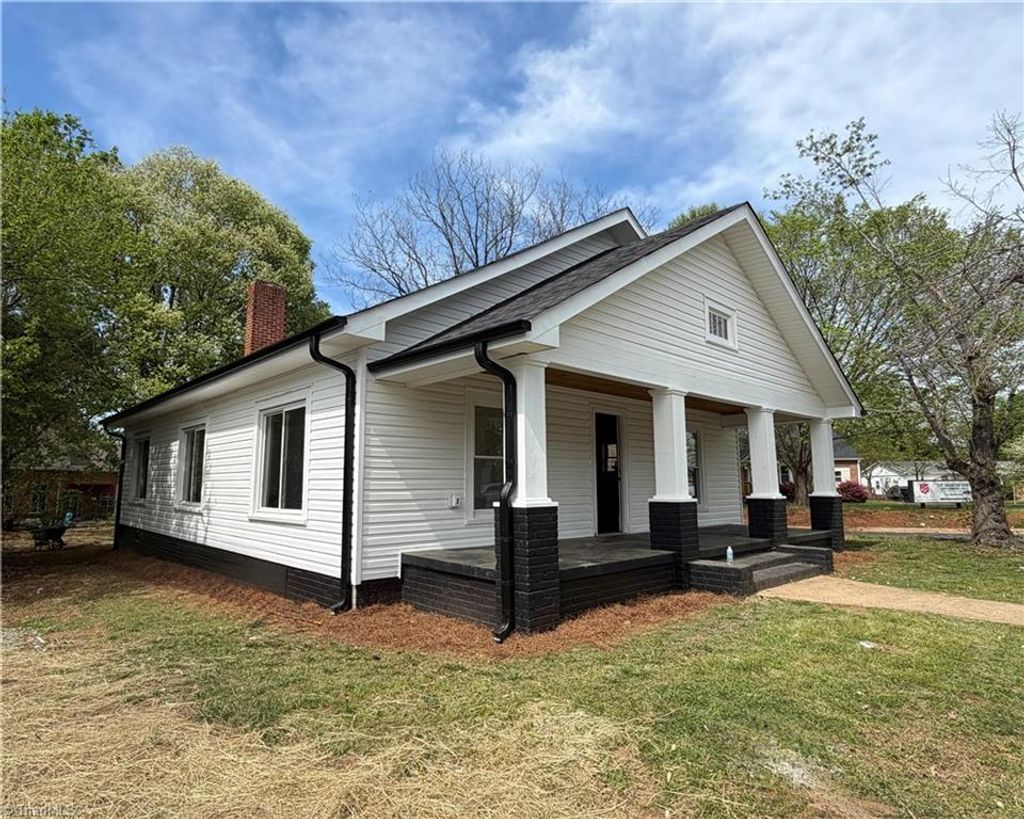 Photo of 810 N Anthony Street, Burlington, NC 27217 (MLS # 1217511)