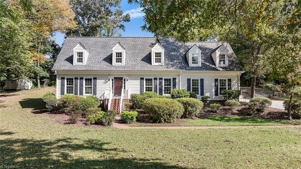 802 KINGSTON DR, HIGH POINT, NC 27262 - Image 7c5e08cb005c1f9f2a2e52c56f5a7590/519661451