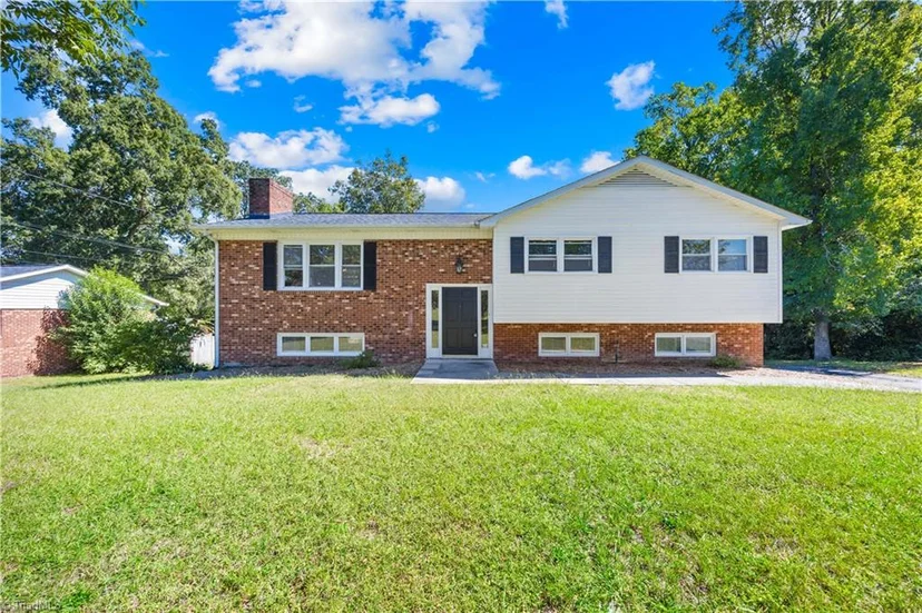 5528 Mauldin Drive, photo 1 of 38