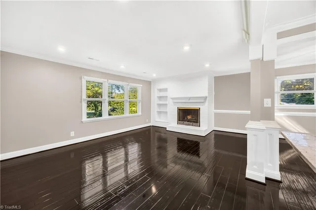 5528 Mauldin Drive, photo 3 of 38