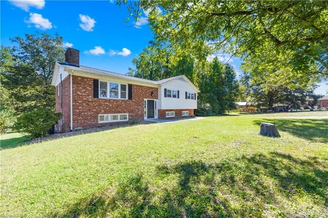 5528 Mauldin Drive, photo 2 of 38