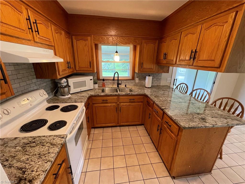 1026 Christian Drive, Pinnacle, North Carolina image 2