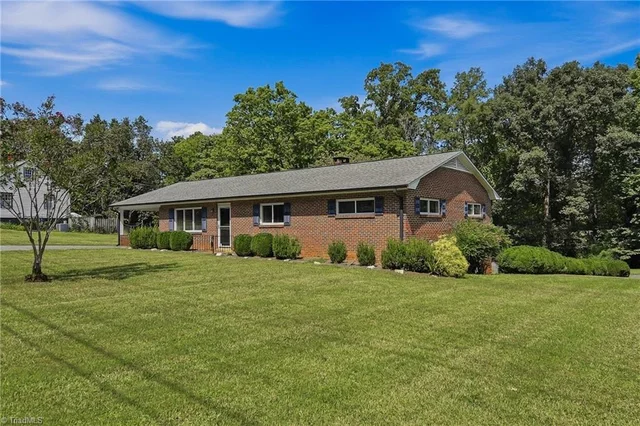 535 Lewisville Clemmons Road, photo 4 of 32