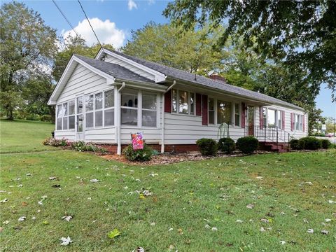 A home in Mount Airy