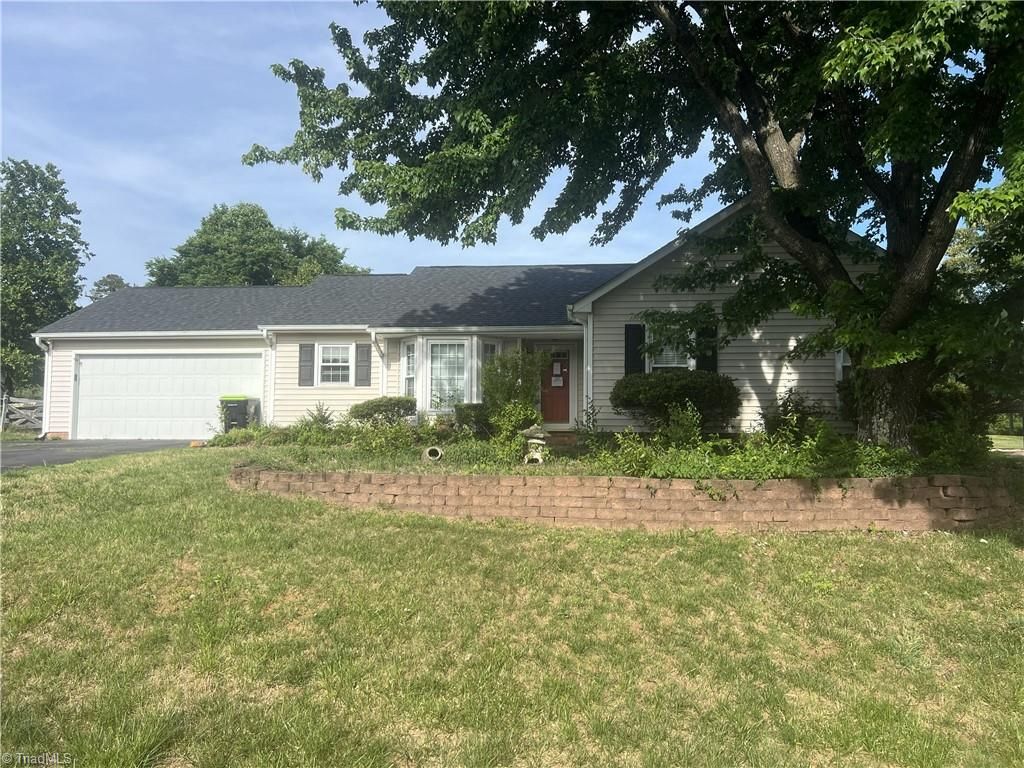 Photo of 165 River Crest Court, Clemmons, NC 27012 (MLS # 1218352)