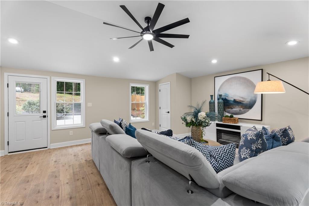 Winston-Salem, North Carolina 27106, United States, 3 Bedrooms Bedrooms, ,3 BathroomsBathrooms,Residential,Active,188174