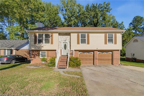 Homes For Sale - 1717 Hannaford Road<br/> Greensboro, NC 27401